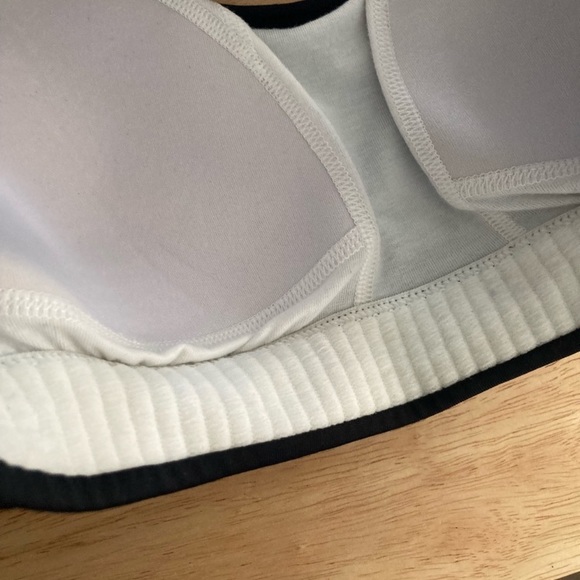 Fila Sports Bra - Picture 5 of 7